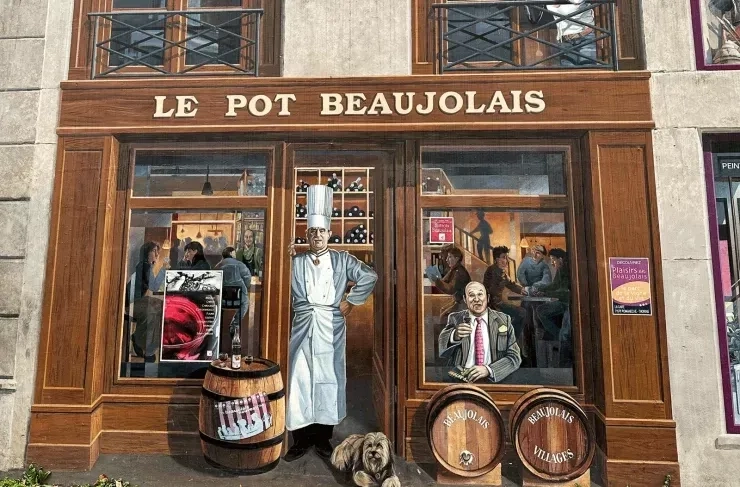 Ein Schnappschuss: In Lyon ist Paul Bocuse omnipräsent, wie etwa auf diesem Wandgemälde. Jedoch ist die Legende Bocuse mittlerweile bedeutsamer, als es seine Küche tatsächlich noch ist.